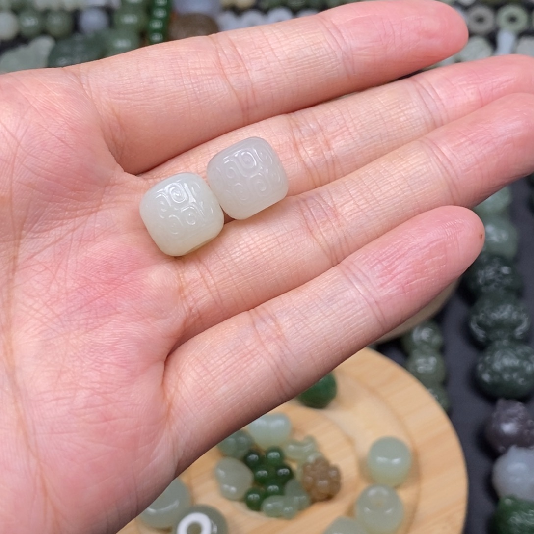 楷***轩颈饰未镶嵌和田玉