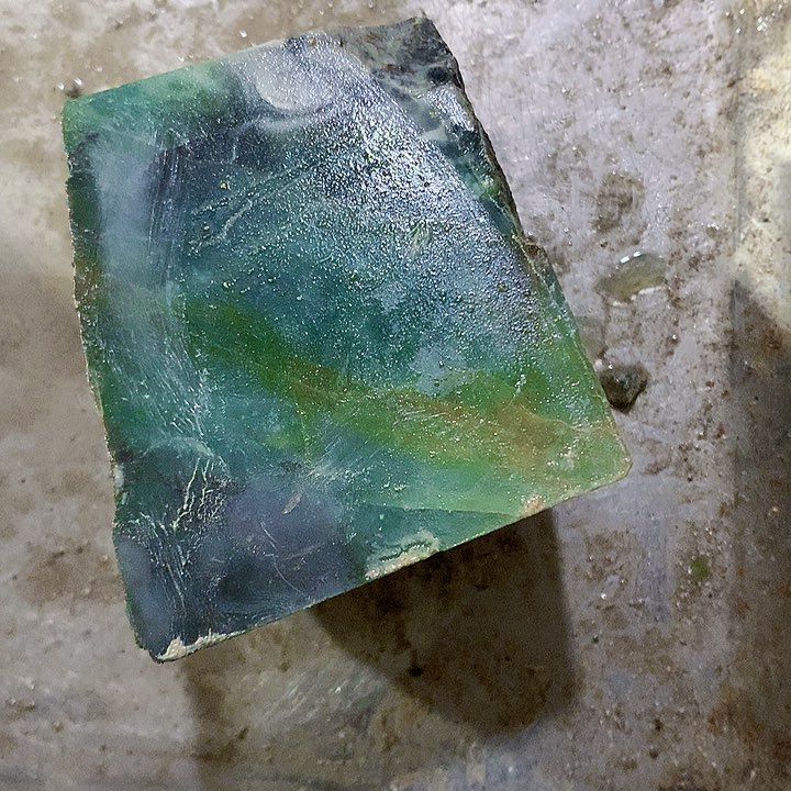 未镶嵌蛇纹石玉珠宝奇石