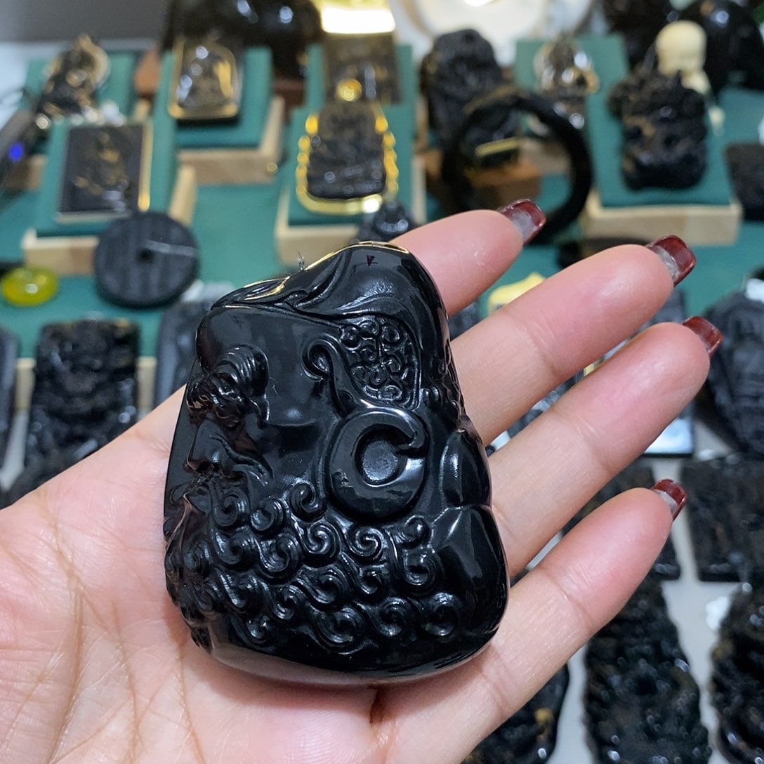 蛇纹石玉颈饰未镶嵌宇*