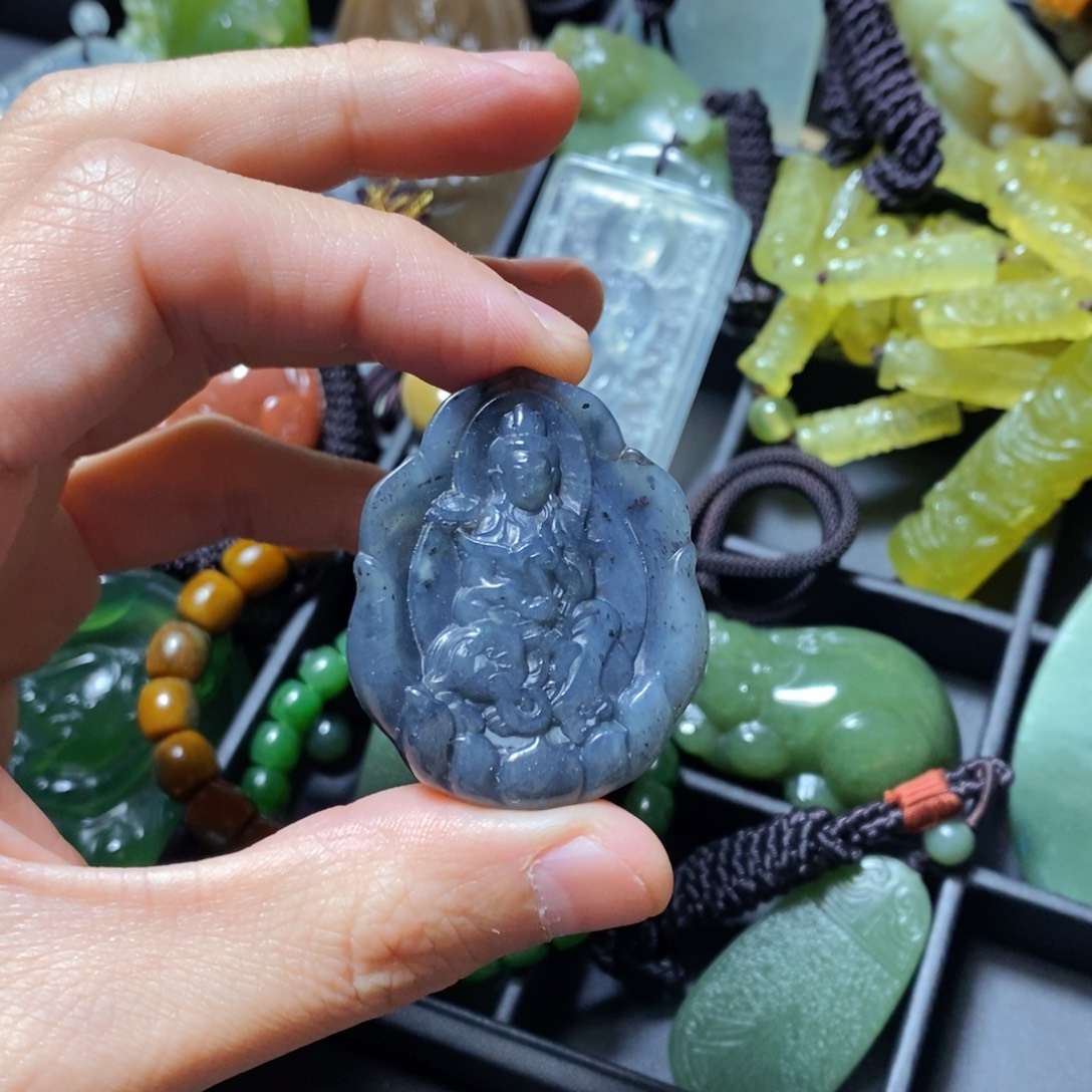 蛇纹石玉未镶嵌颈饰