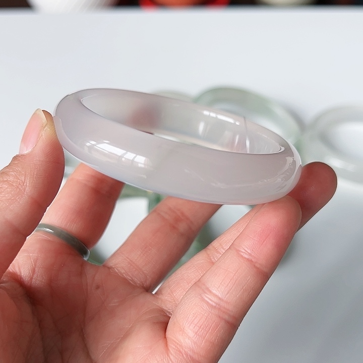 【闪购商品】石英质玉手镯未镶嵌