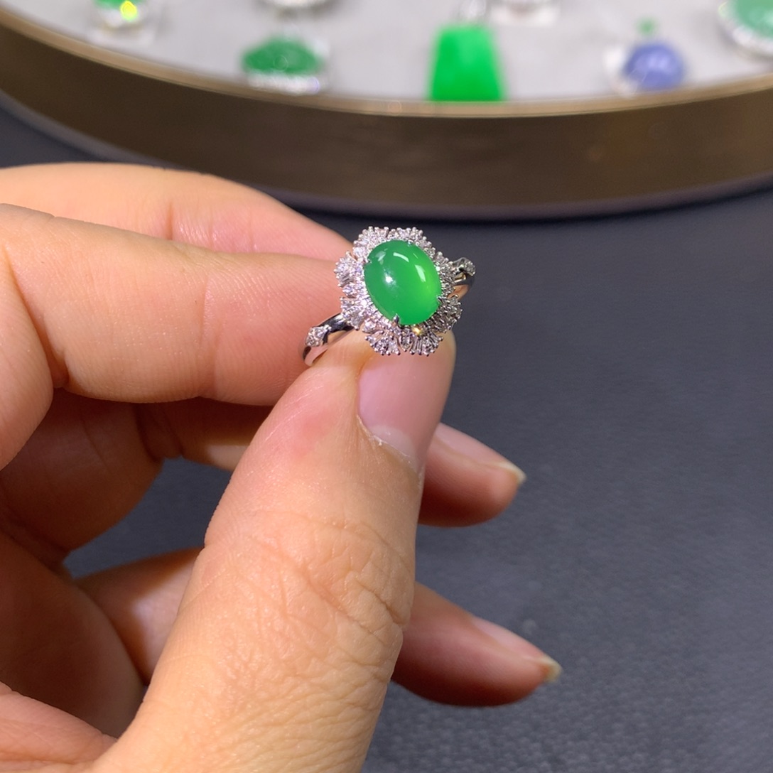 翡翠戒指18K金镶嵌翡翠