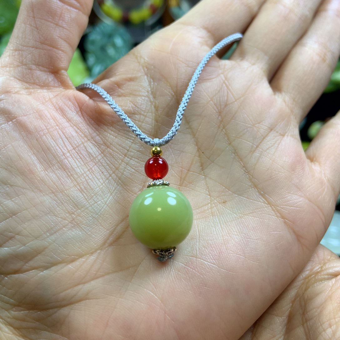 【闪购商品】蛇纹石玉颈饰未镶嵌达**包