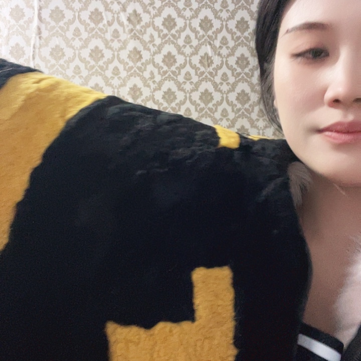 珍***福单独后排一个黑黄色