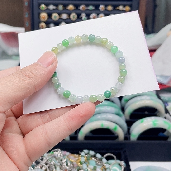 翡翠手镯未镶嵌翡翠