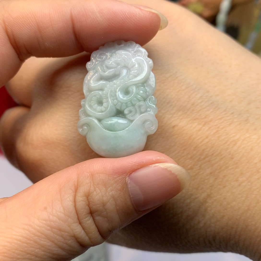 翡翠颈饰未镶嵌蛇