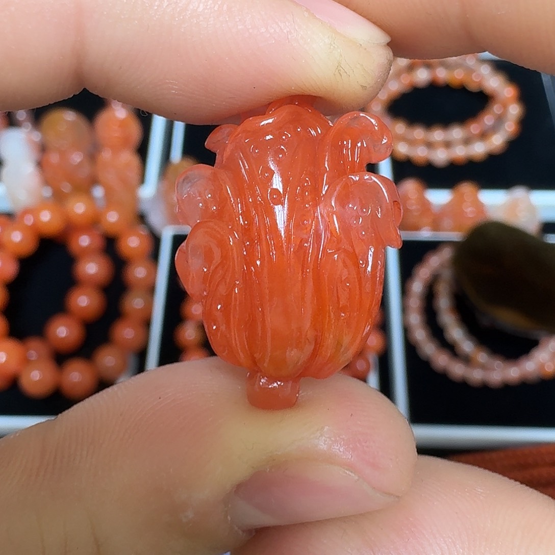 南红玛瑙未镶嵌保山冰红小白菜 百家来财7.1g