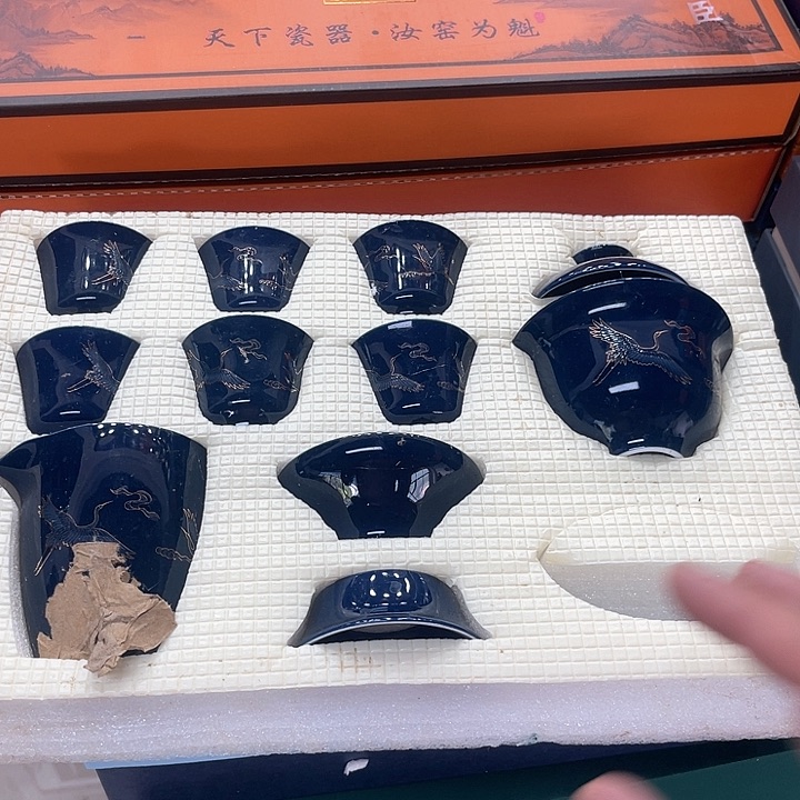 孤品茶具套装等。        