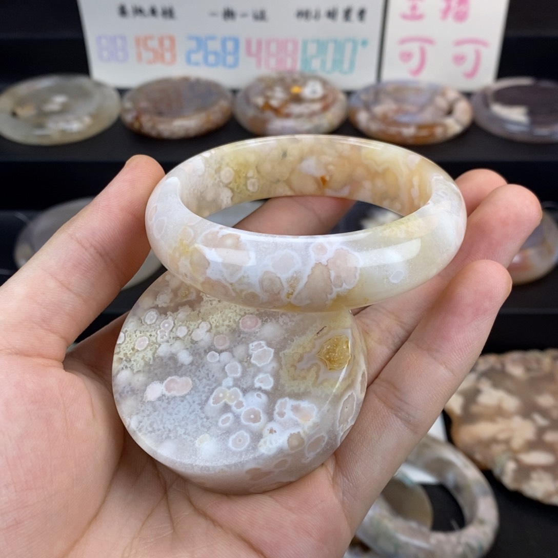石英质玉手镯未镶嵌