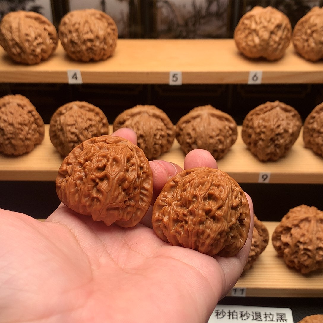 文玩核桃吊坠马****753号白狮子38