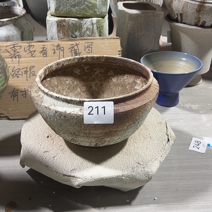 摆件陶高11，口16.5，微瑕疵处理211，有孔
