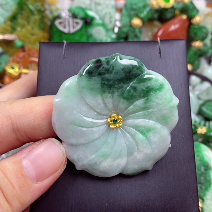 翡翠未镶嵌吊坠(赠链)