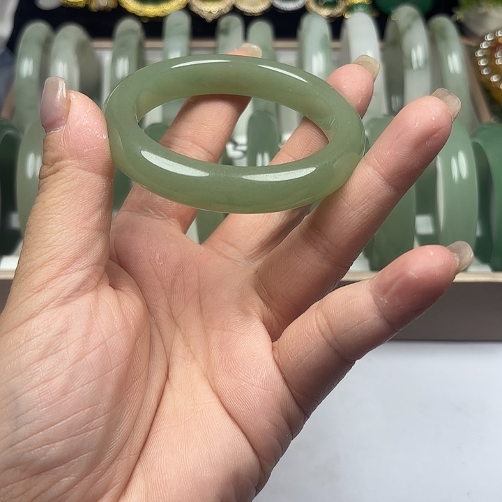 东陵石未镶嵌手镯