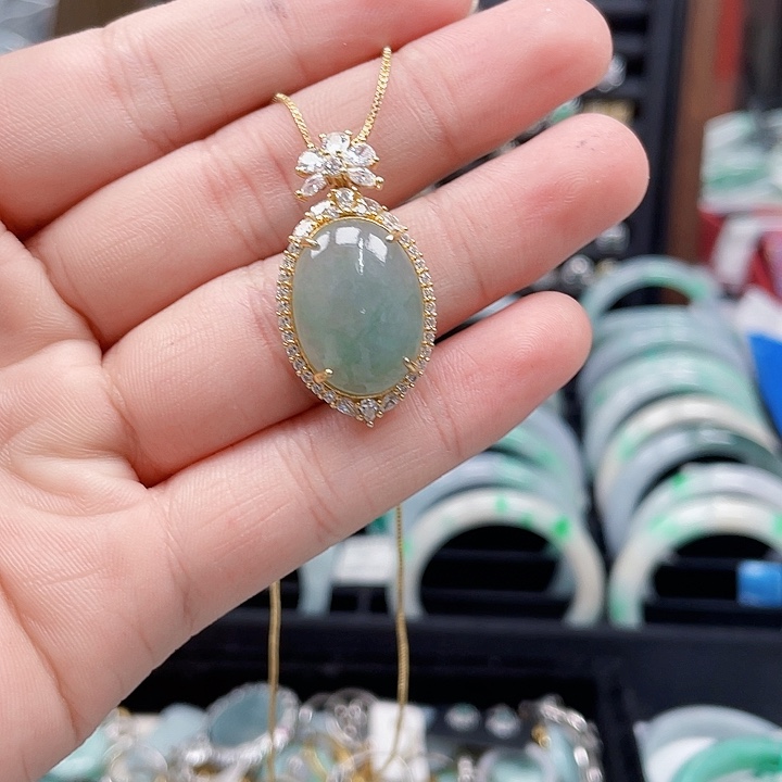 翡翠手镯未镶嵌翡翠