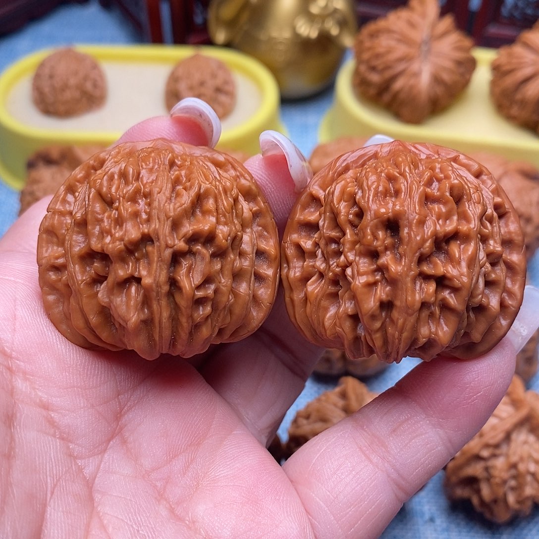 文玩核桃把件精品红皮四座楼41尺