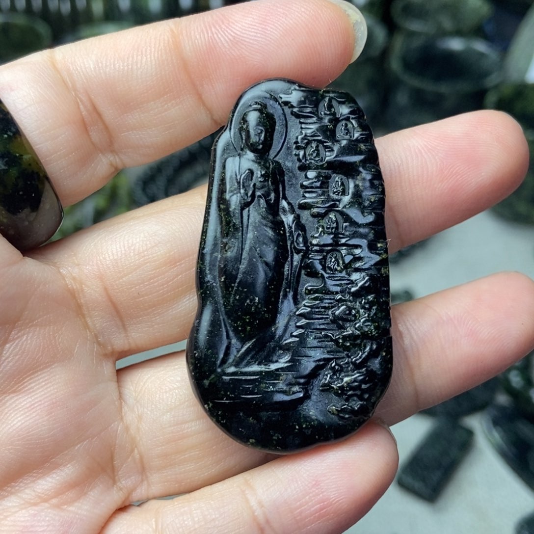 z***y蛇纹石玉未镶嵌颈饰