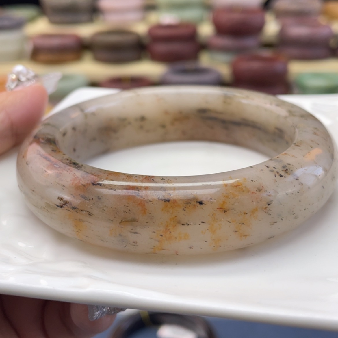 【闪购商品】石英质玉手镯未镶嵌一**伴