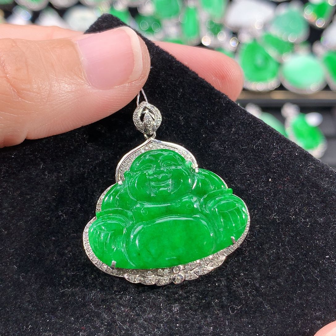 翡翠18K金镶嵌颈饰