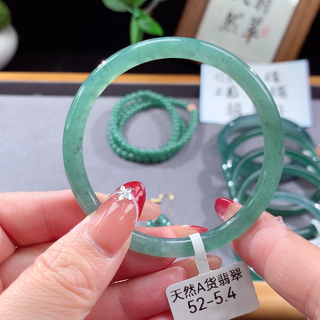 翡翠手镯（圆镯）未镶嵌