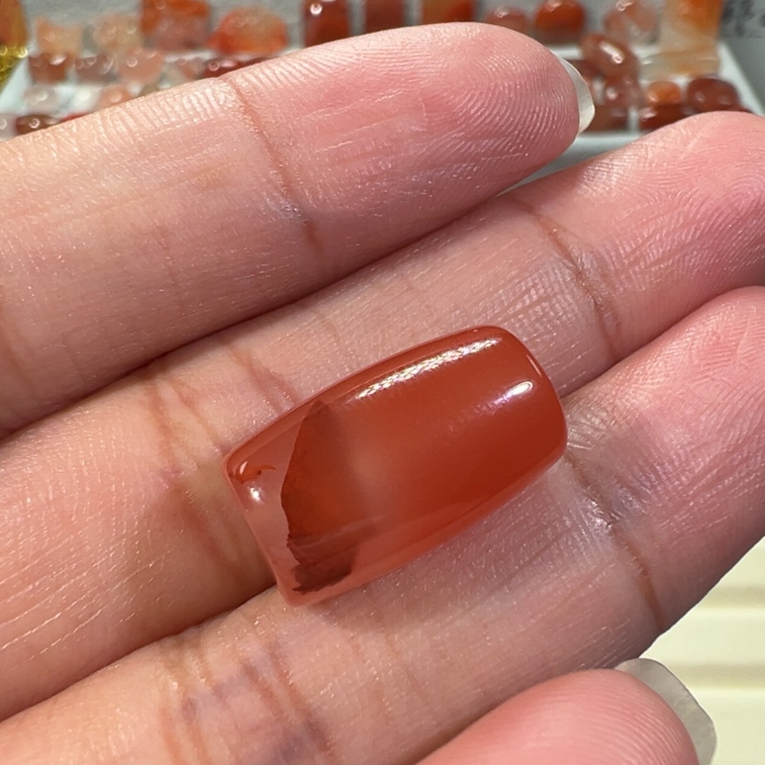 灰***机南红玛瑙川料未镶嵌桶珠