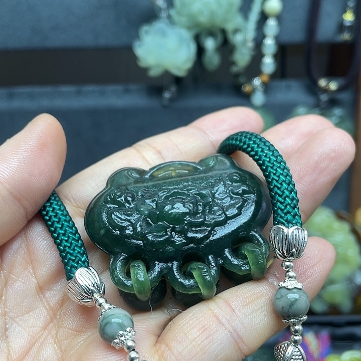 未镶嵌岫玉吊坠林**丶