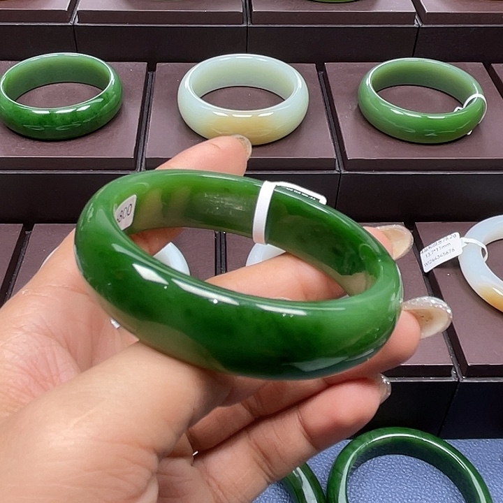 生****和田玉（碧玉）未镶嵌手镯