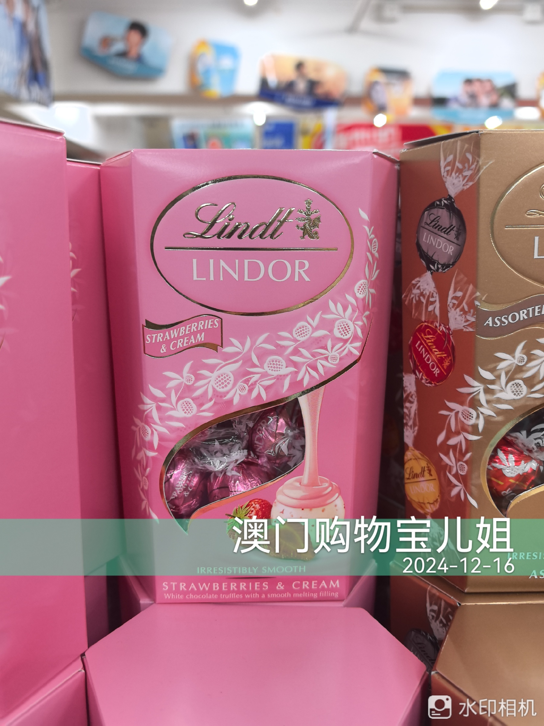 澳门超市瑞士莲巧克力草莓味什锦牛奶巧克力盒装礼盒装铁罐装