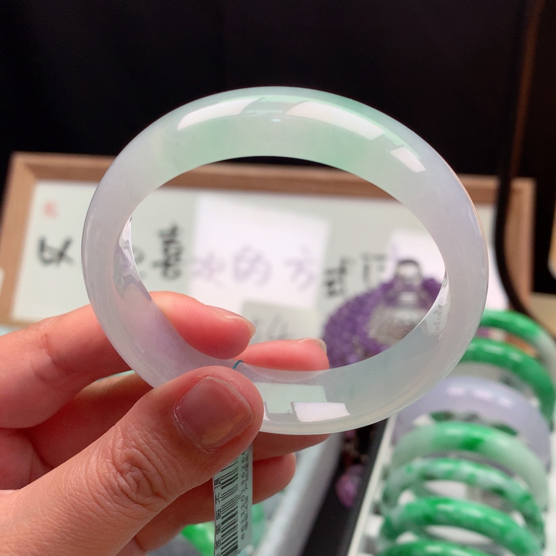 翡翠手镯未镶嵌缅甸