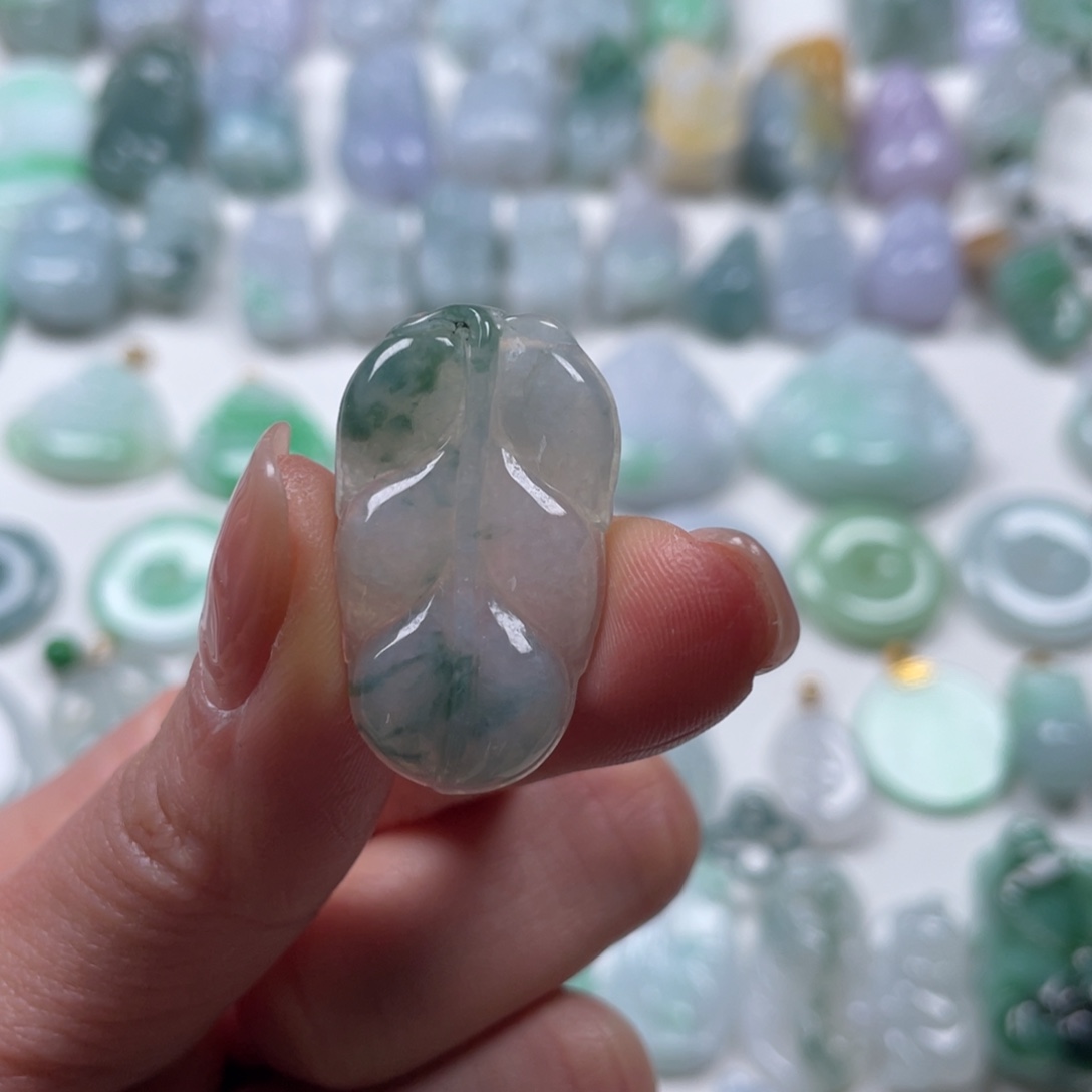 翡翠吊坠(赠链)未镶嵌