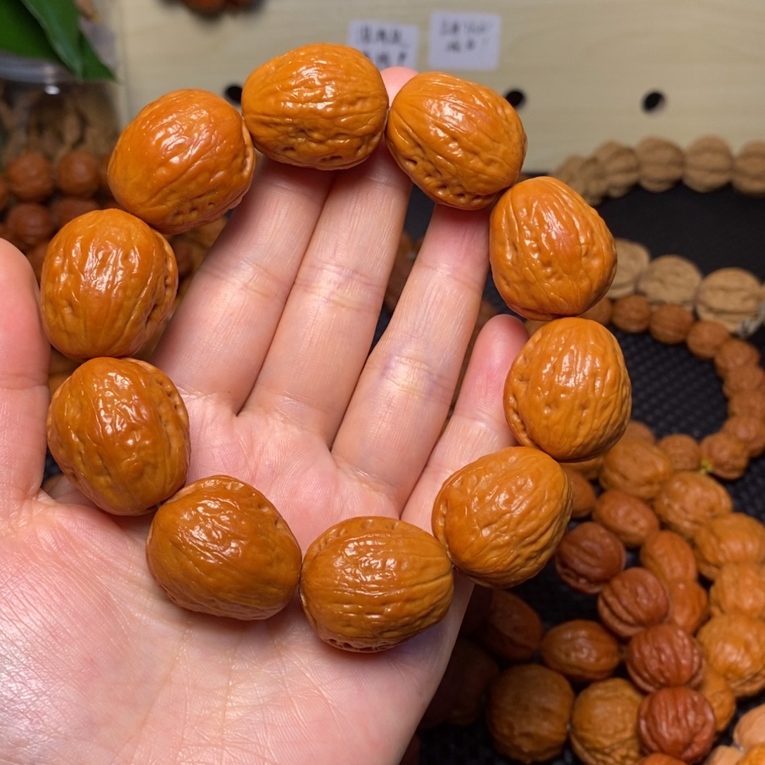 靖****文玩核桃手串白菜