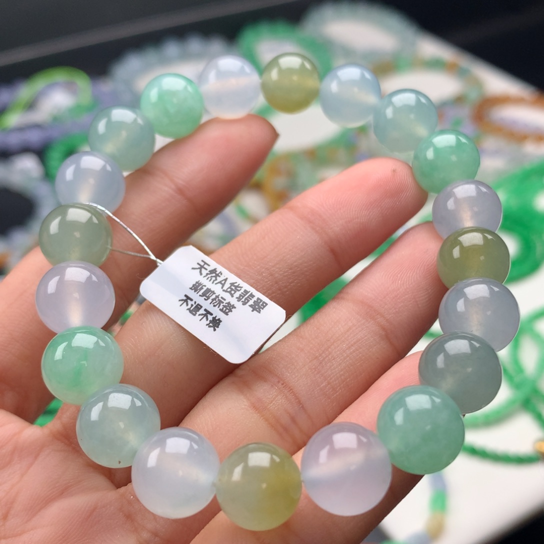 翡翠手镯未镶嵌卡