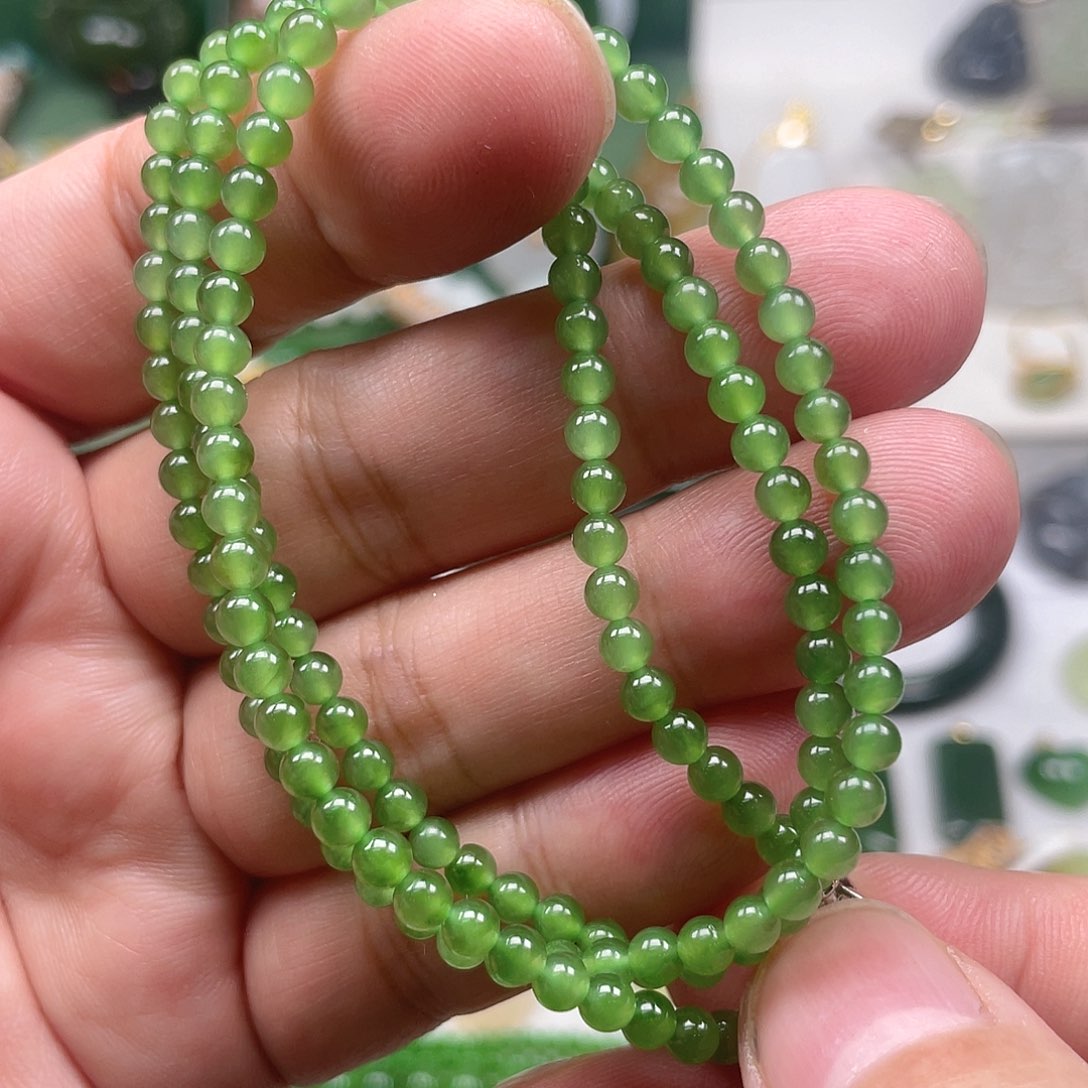 颈饰未镶嵌和田玉（碧玉）