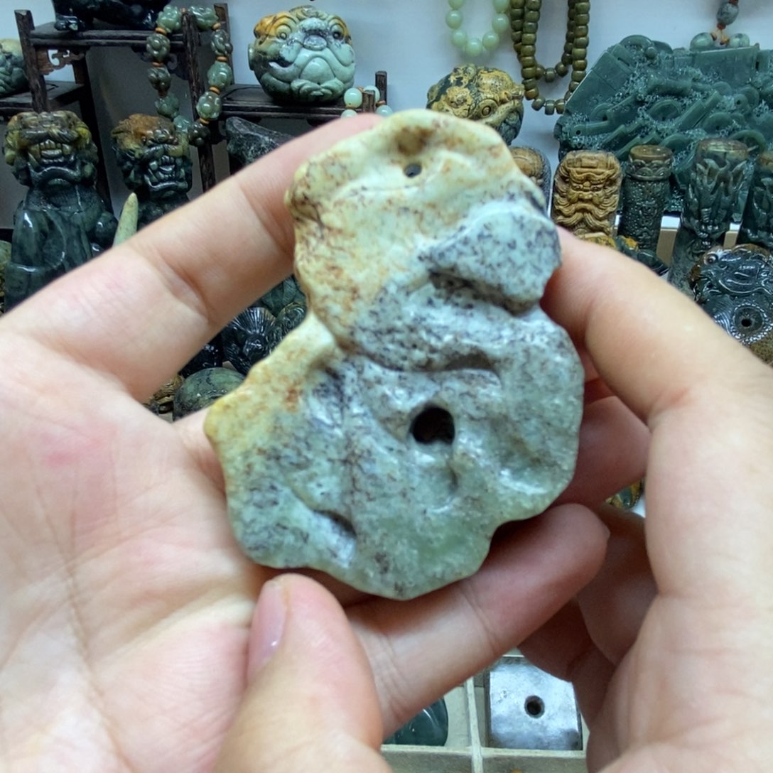 未镶嵌岫岩河磨玉（透闪石质玉）把件