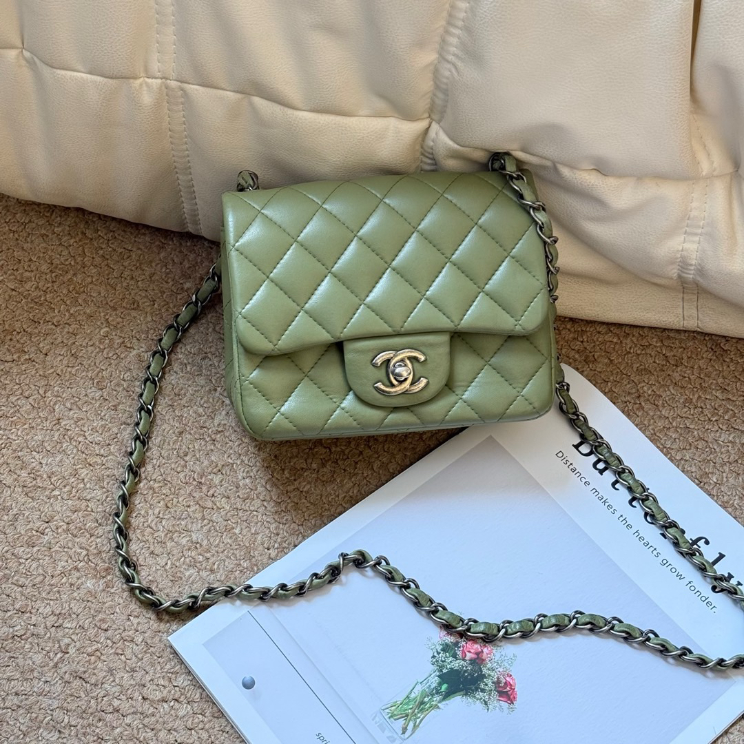 95新 Chanel/香奈儿 Chanel 淡绿色 羊皮 经典方胖/693179457