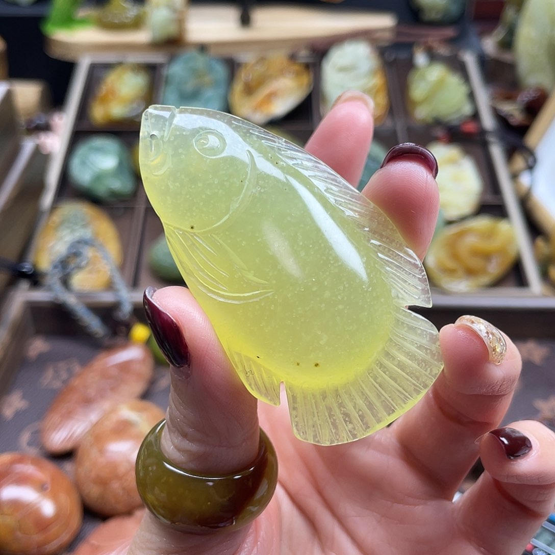 蛇纹石玉颈饰未镶嵌辽阳雪花鱼