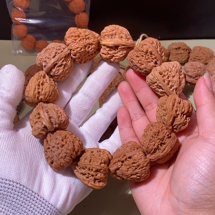 文玩核桃手串……12