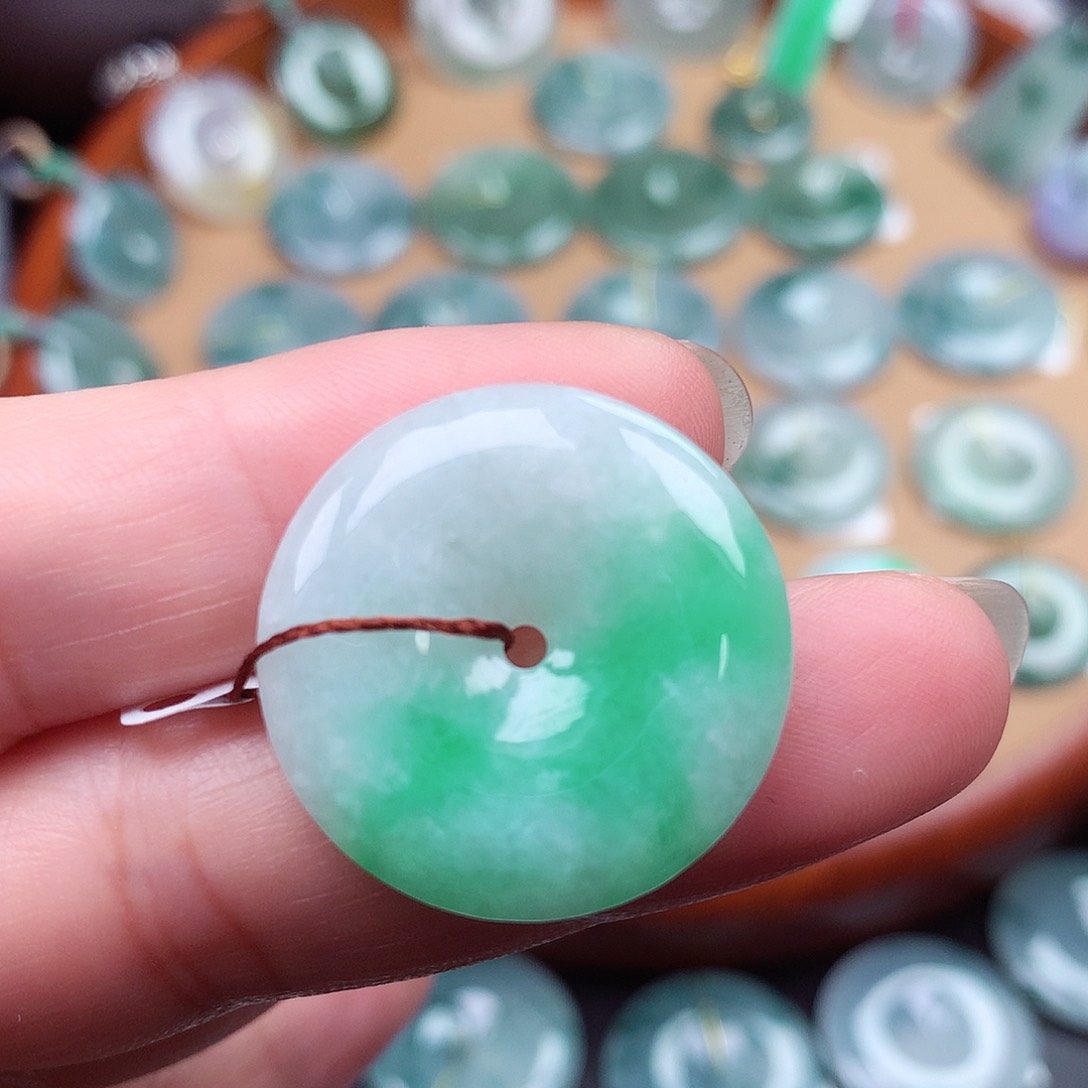 翡翠未镶嵌颈饰吊坠