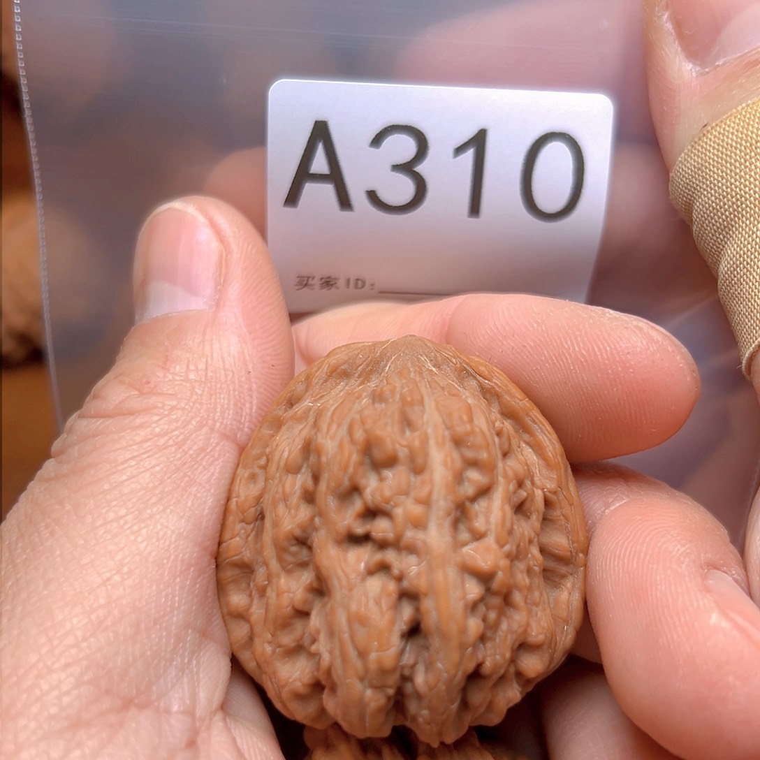 文玩核桃吊坠超*强红宝石有磕