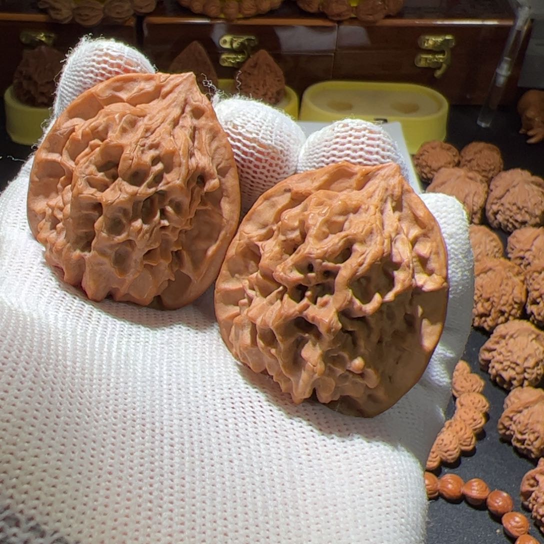 文玩核桃把件大***一白虎