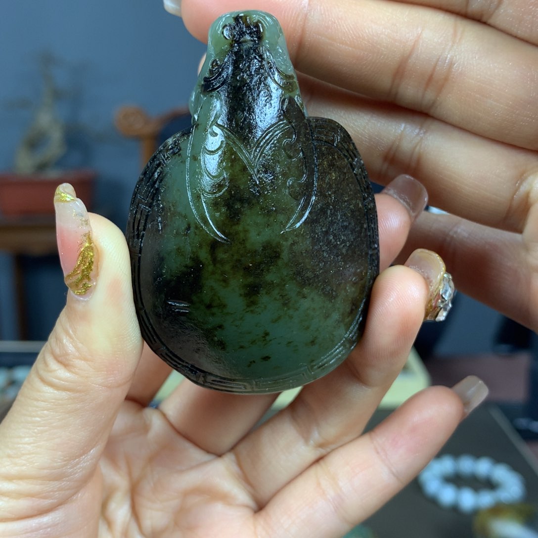 和田玉把件未镶嵌表***间