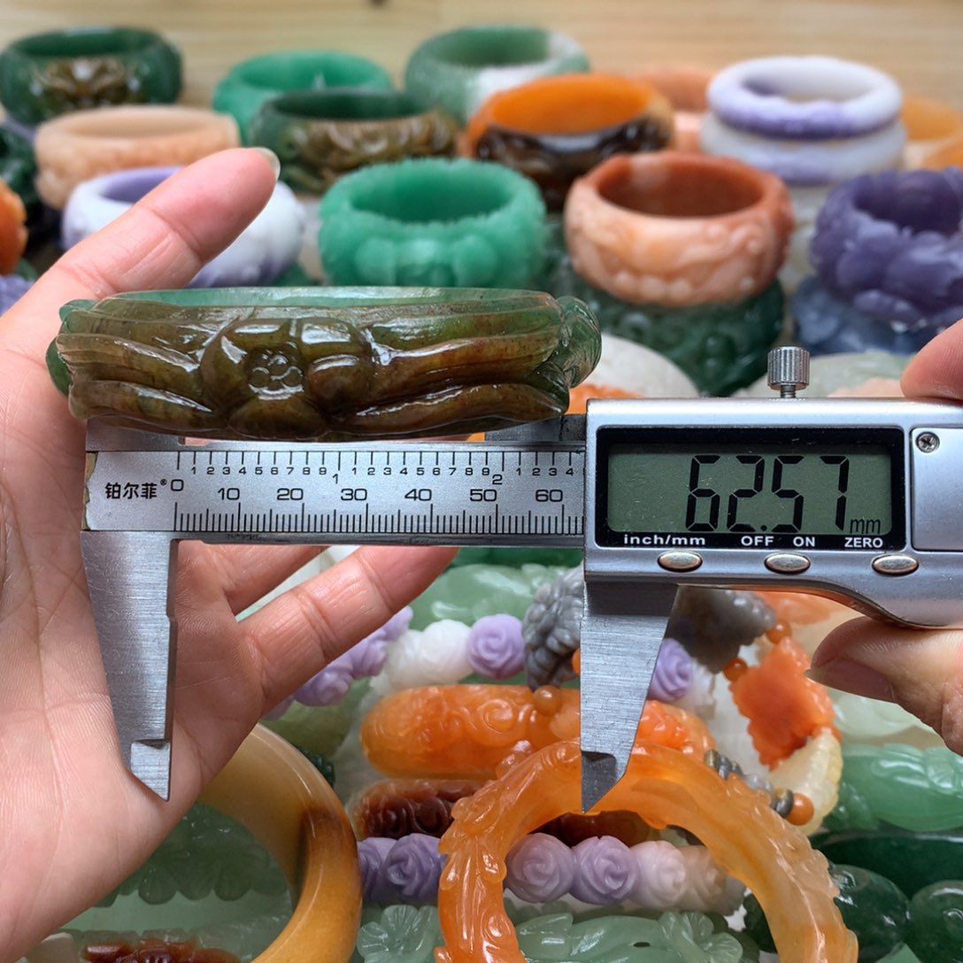 未镶嵌手镯石英质玉