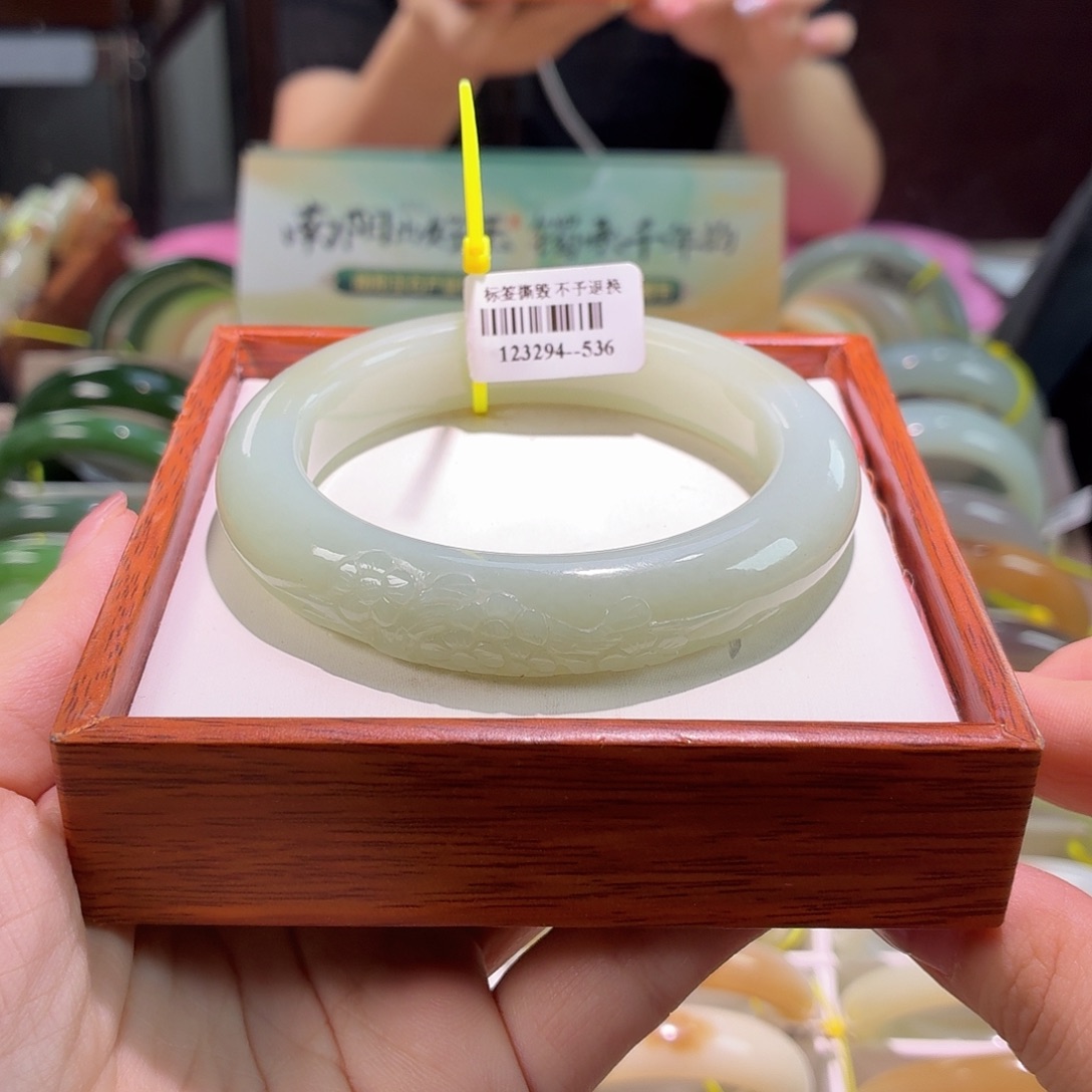 和田玉手镯未镶嵌12。 58/59