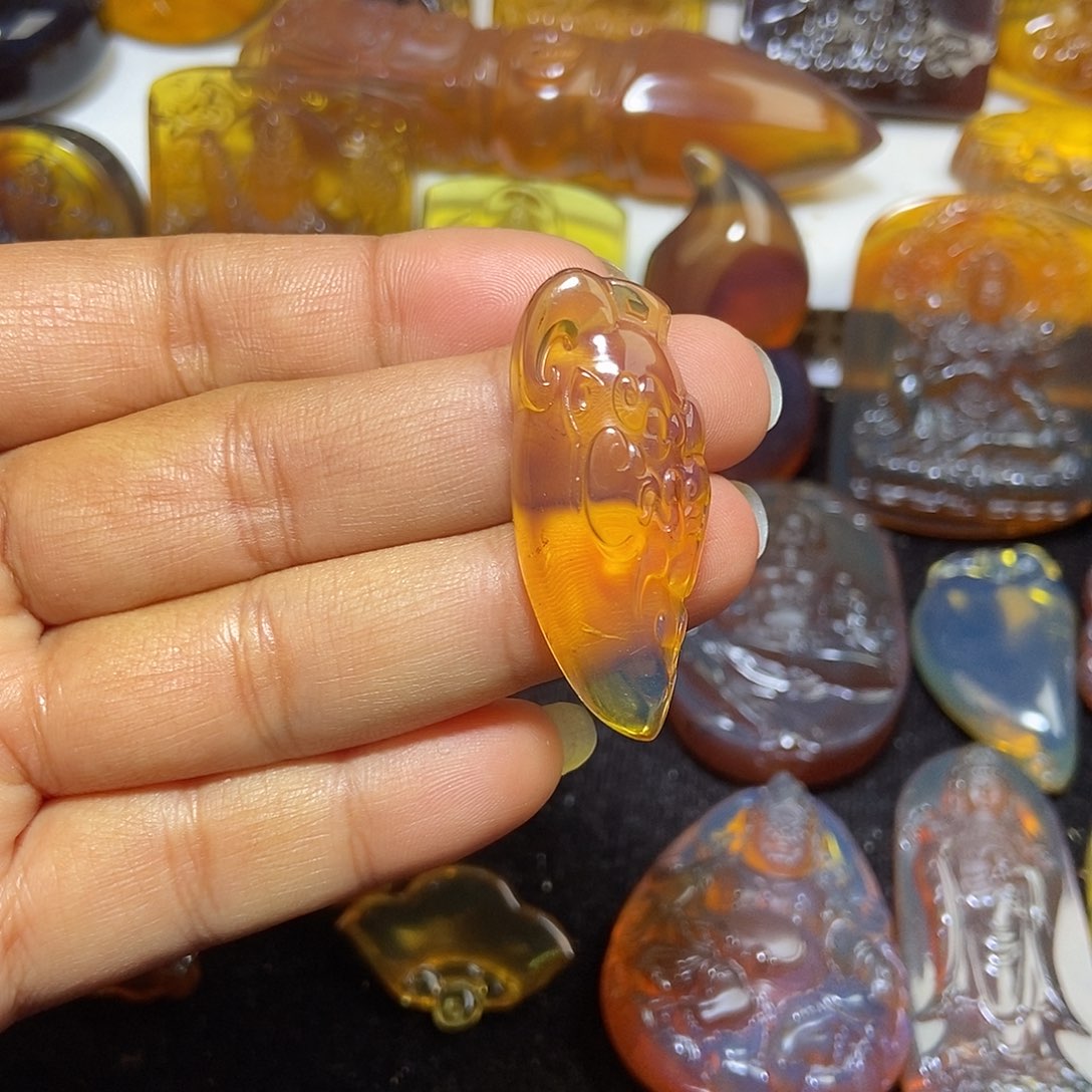 琥珀未镶嵌颈饰缅甸天然琥珀吊坠