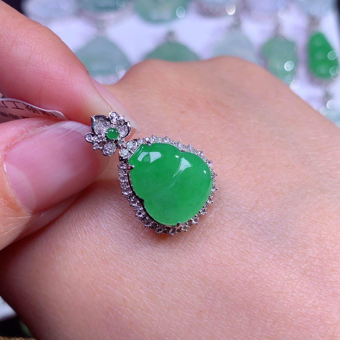 翡翠颈饰18K金镶嵌冰甜阳小葫芦吊坠