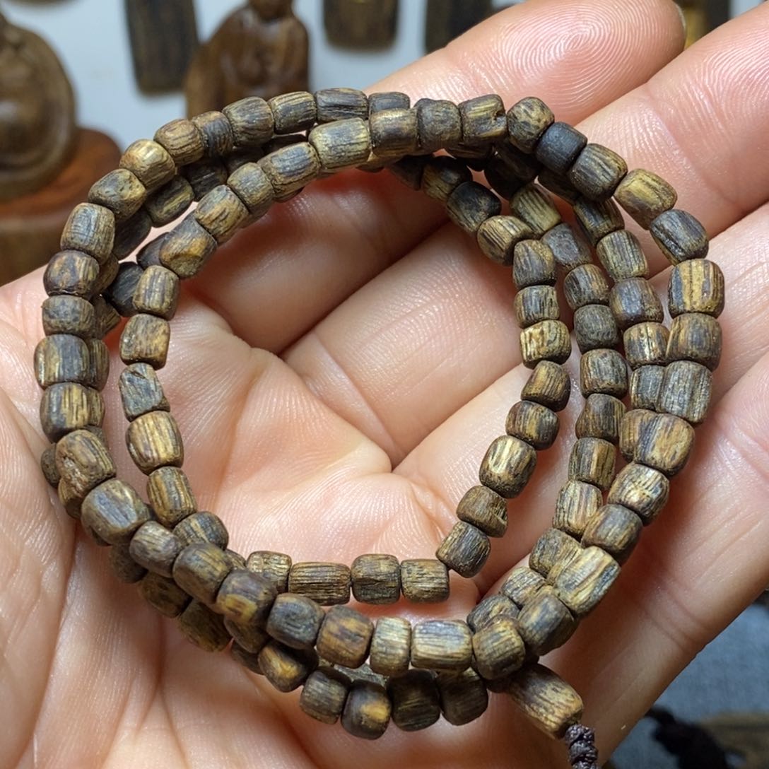 沉香碎屑沉香碎屑