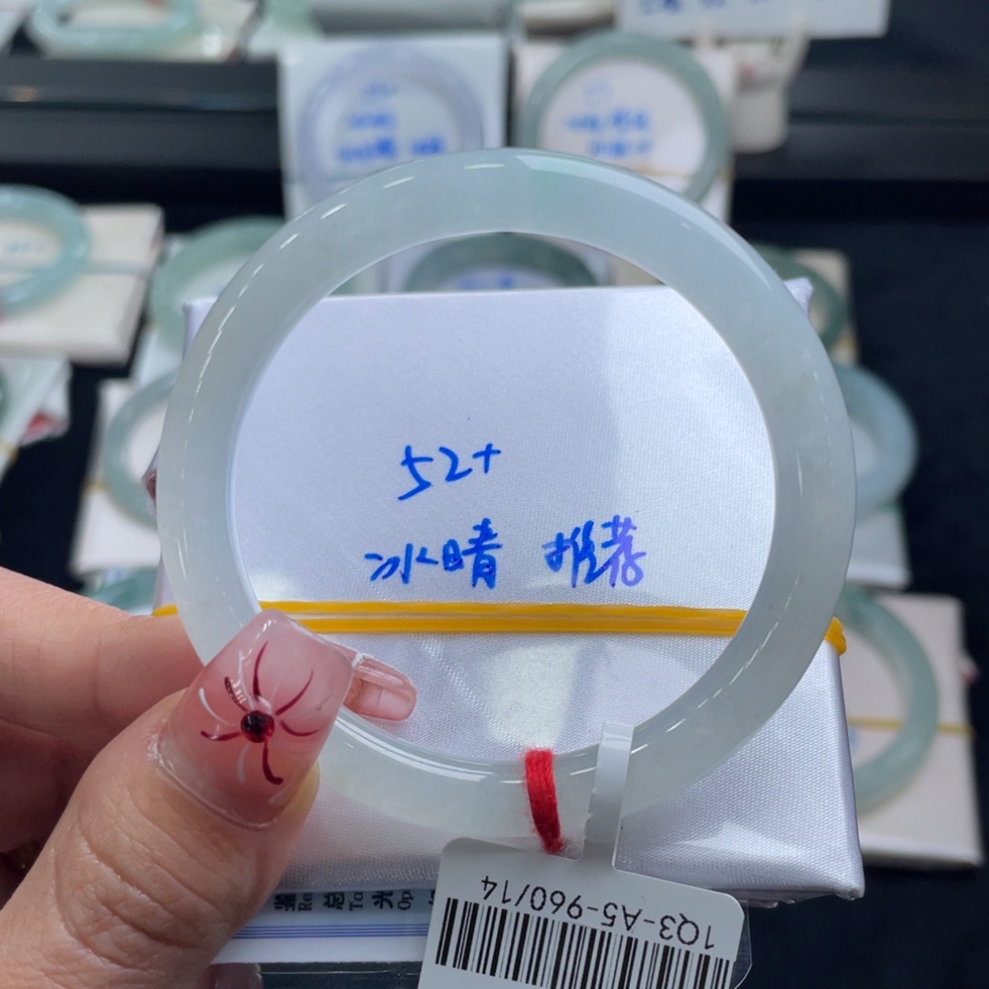 翡翠手镯未镶嵌翡翠手镯