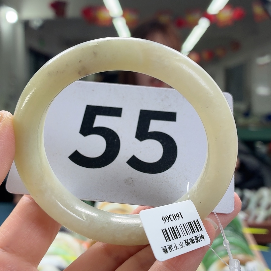 李***幺和田玉未镶嵌手镯