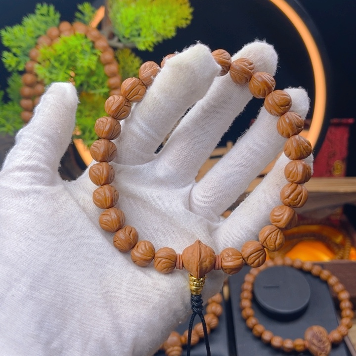 桃核吊坠用****9野生桃核手持小龙纹