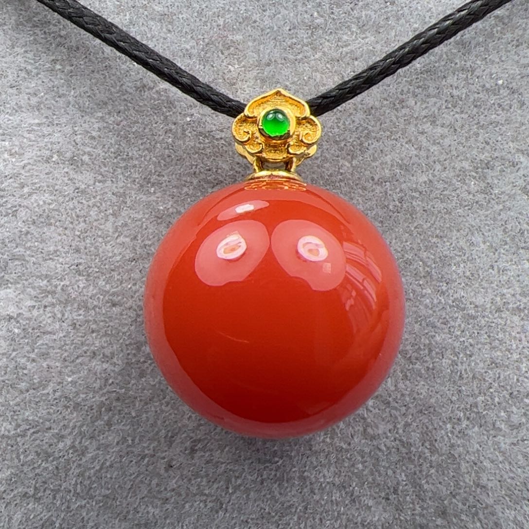 18K金镶嵌吊坠南红玛瑙