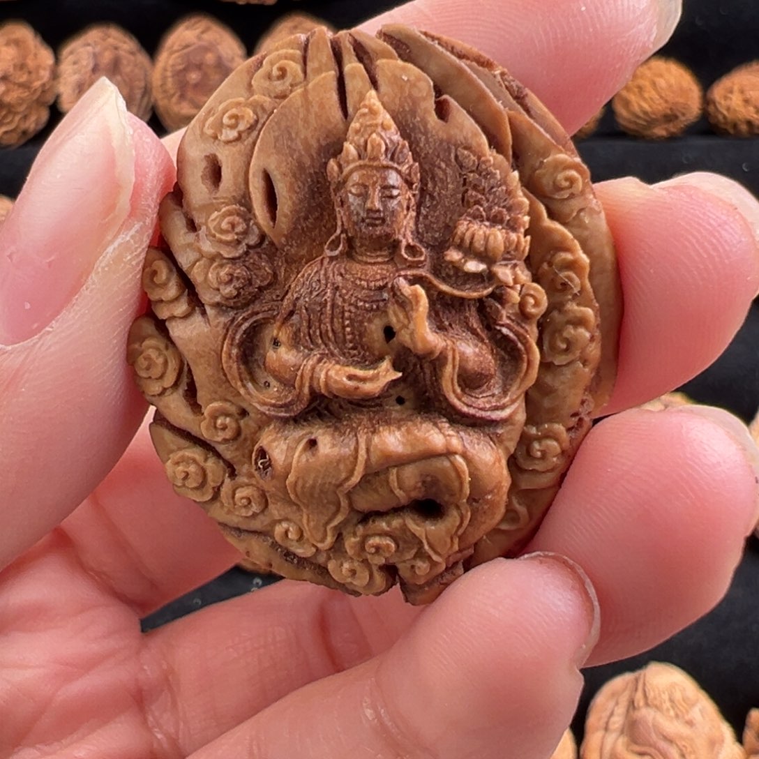 吊坠桃核@****@桃核雕刻大势至